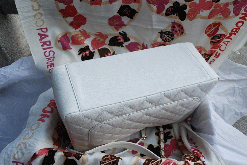 Chanel 2011 GST Caviar Leather Handbag 36092 White Chanel 2011 GST Caviar Leather Handbag 36092 White