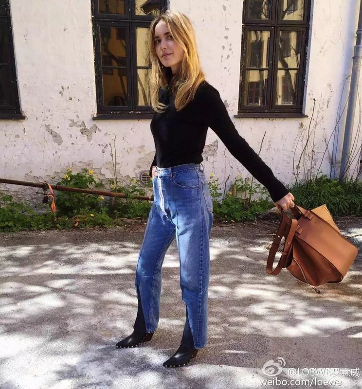 Loewe Cowhide Leather Hammock Bag LW17114 Loewe Cowhide Leather Hammock Bag LW17114