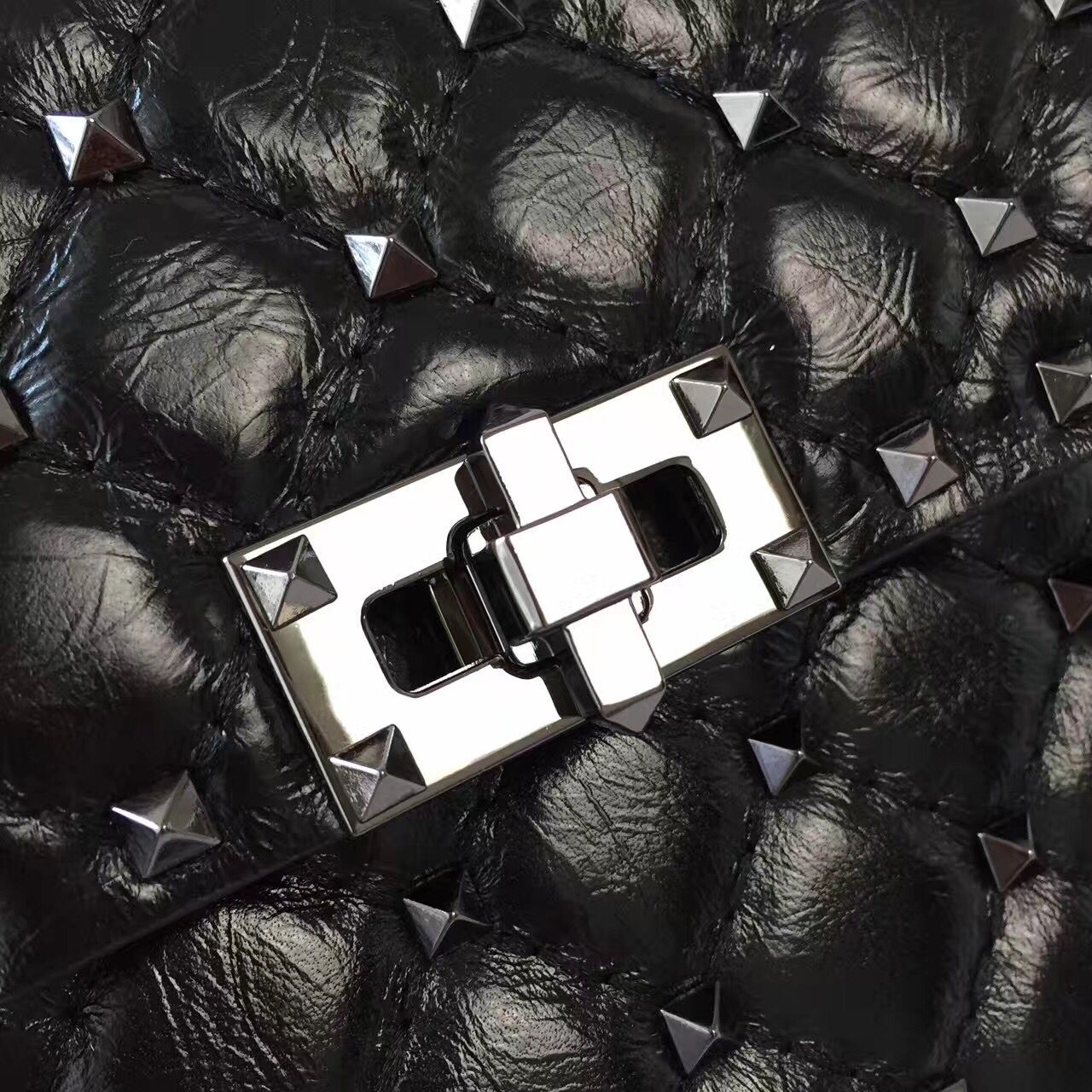 VALENTINO Spike quilted leather large shoulder bag A0327 black VALENTINO Spike quilted leather large shoulder bag A0327 black