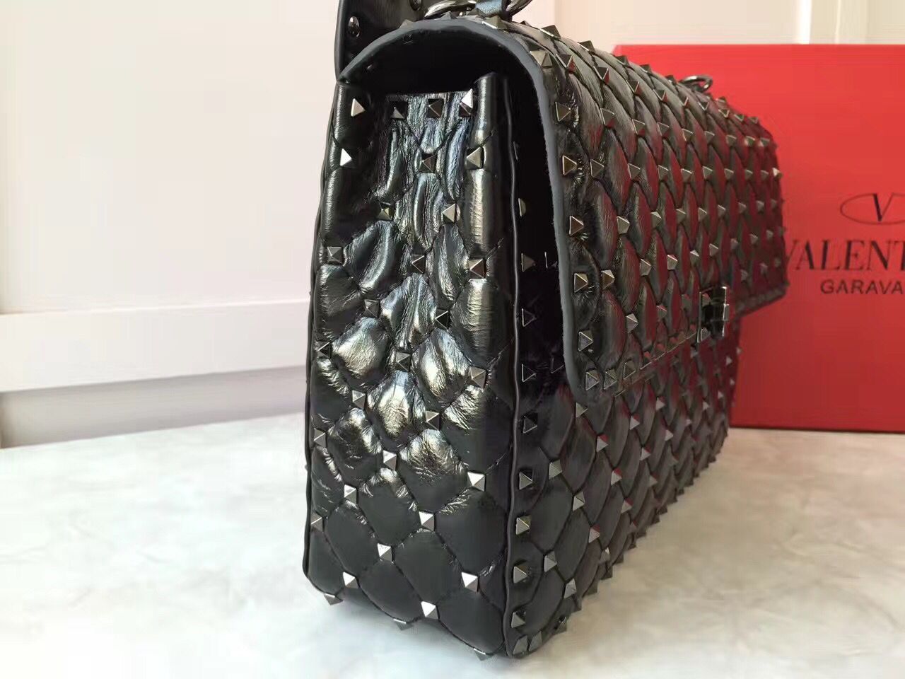 VALENTINO Spike quilted leather large shoulder bag A0327 black VALENTINO Spike quilted leather large shoulder bag A0327 black