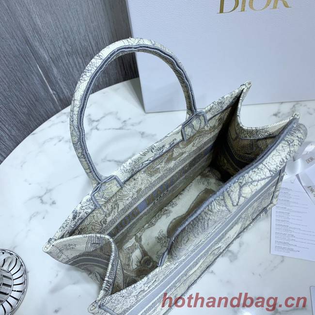 SMALL DIOR BOOK TOTE Embroidered M1296-3