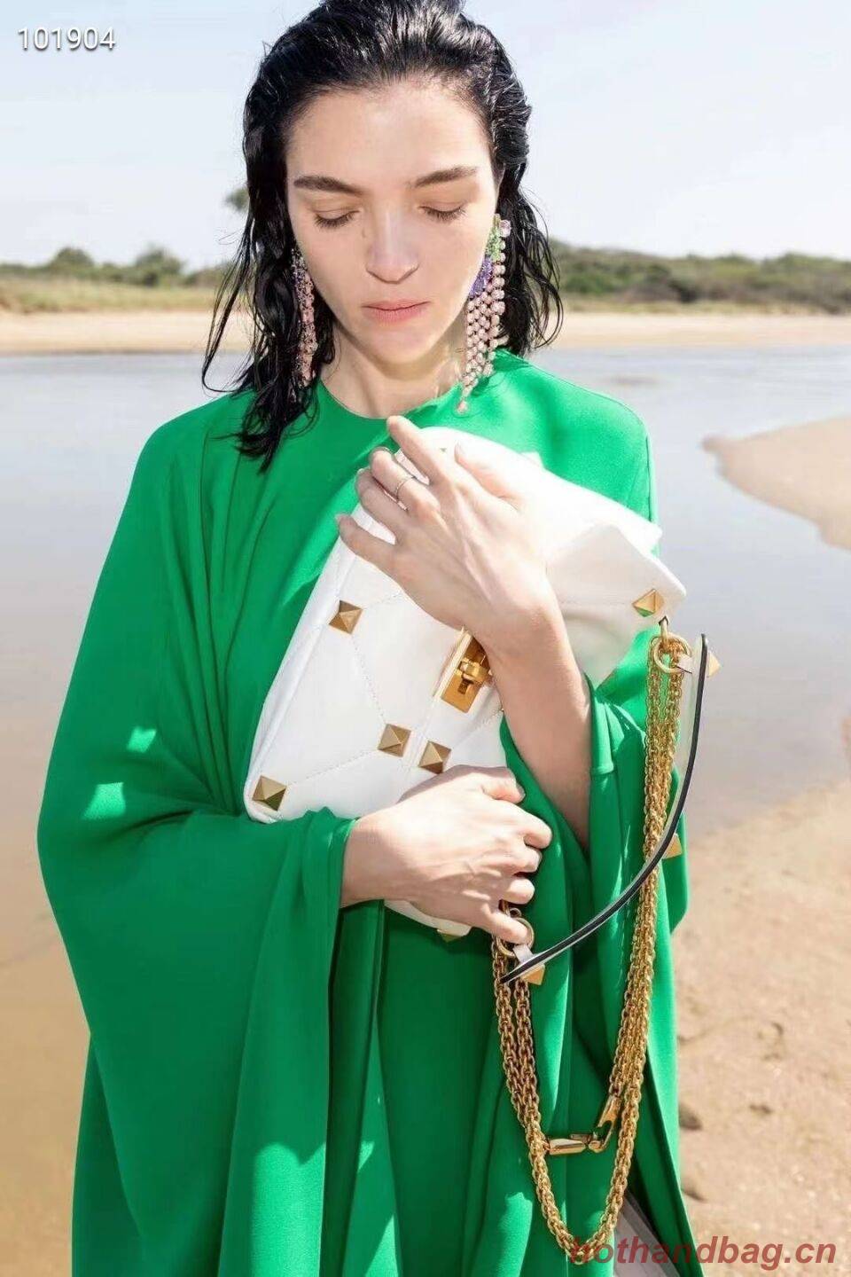 Valentino medium Garavani Roman Stud V2060 white Valentino medium Garavani Roman Stud V2060 white