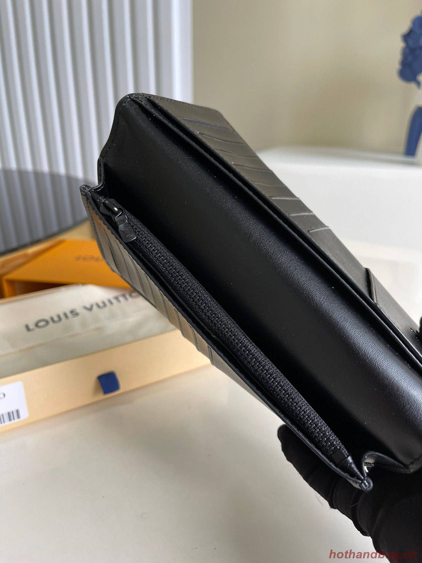 Louis Vuitton Aerogram Multiple M69980 black Louis Vuitton Aerogram Multiple M69980 black