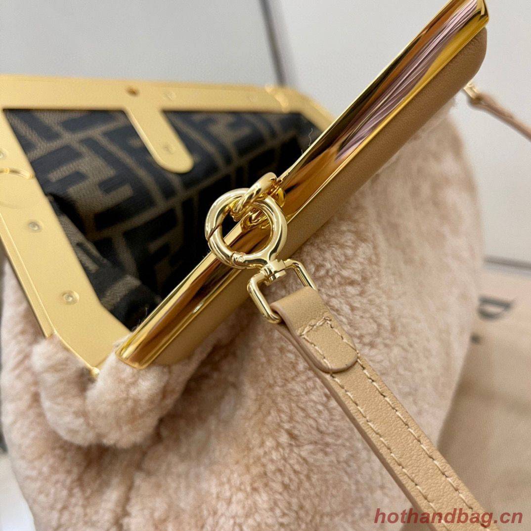 Fendi Original lambswool Leather Medium Clutch Bag 56835 Nude Fendi Original lambswool Leather Medium Clutch Bag 56835 Nude