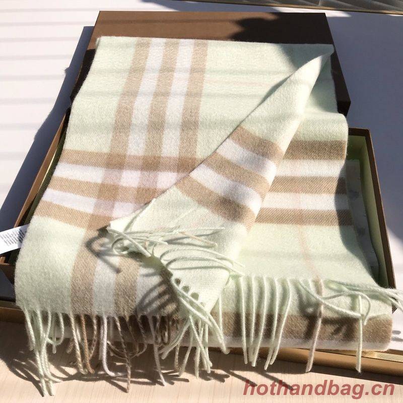Burberry Scarf B00250 Burberry Scarf B00250