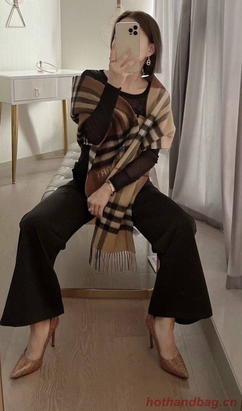 Burberry Scarf B00253