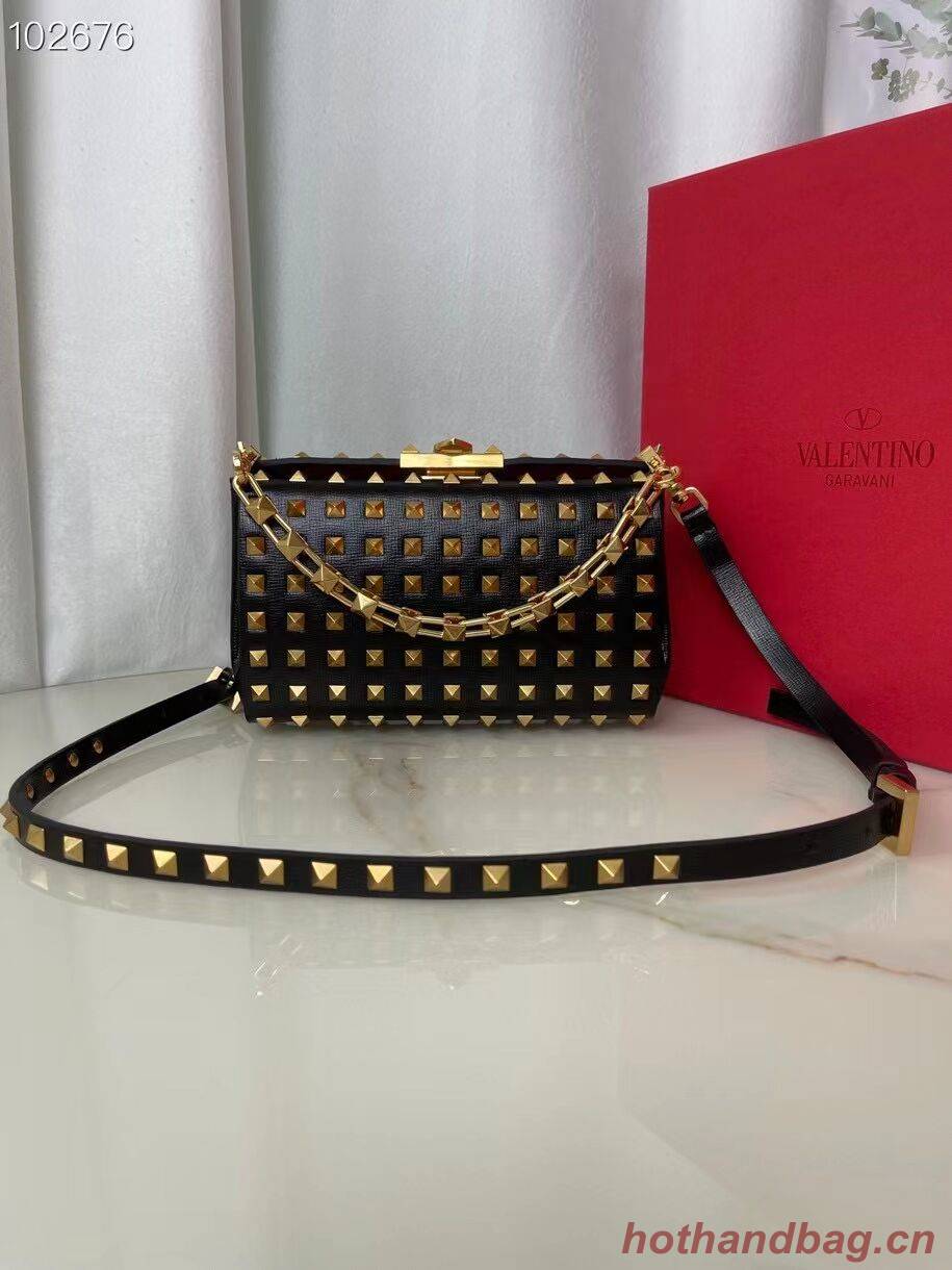VALENTINO GARAVANI Rockstud Alcove Grain calf shoulder bag BV0189 black VALENTINO GARAVANI Rockstud Alcove Grain calf shoulder bag BV0189 black