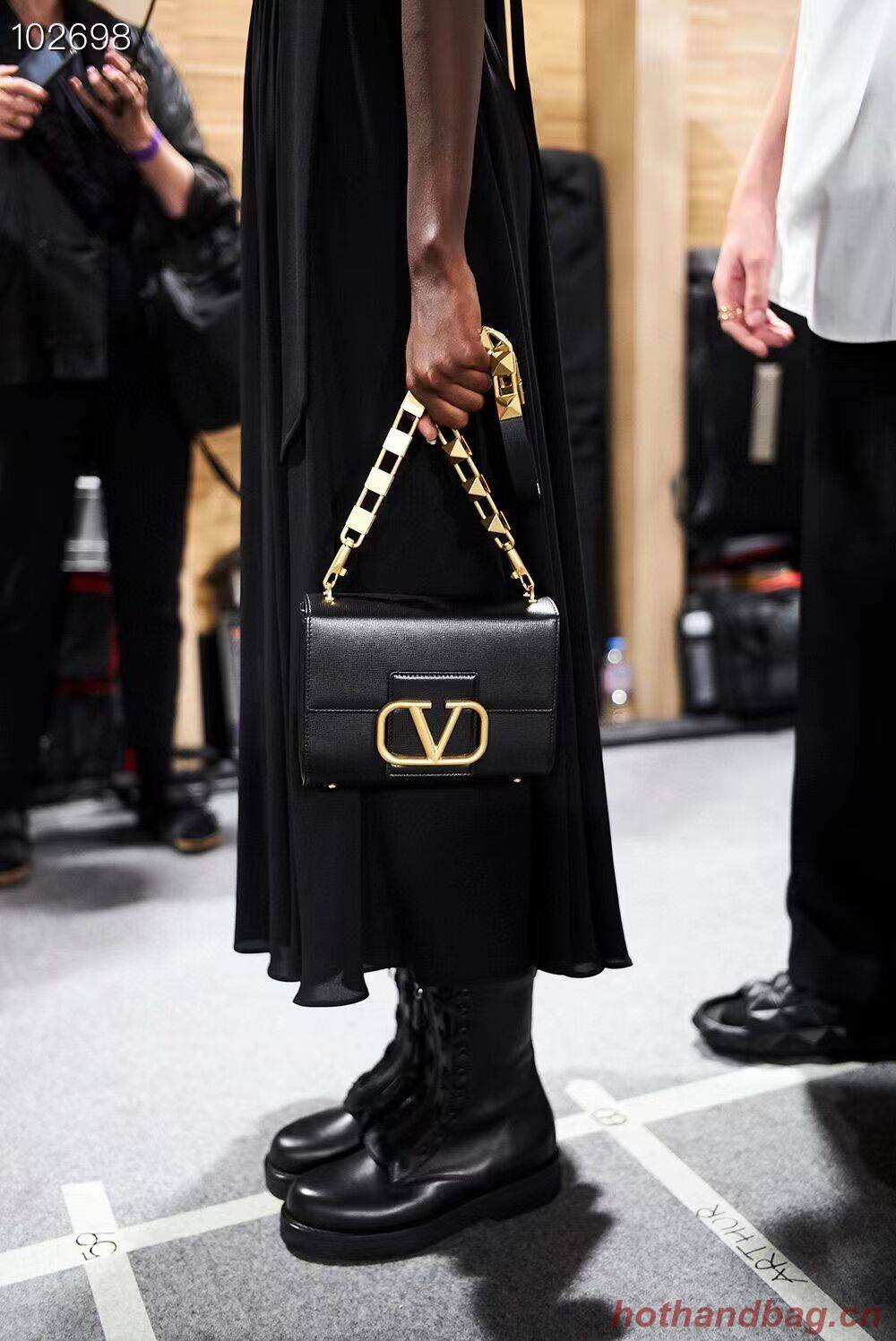 VALENTINO GARAVANI Stud Sign Grained Calfskin Shoulder Bag V0196 black VALENTINO GARAVANI Stud Sign Grained Calfskin Shoulder Bag V0196 black