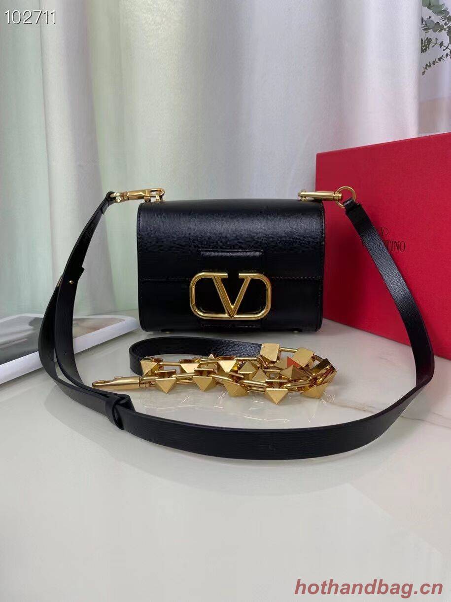 VALENTINO GARAVANI Stud Sign Grained Calfskin Shoulder Bag V0196 black VALENTINO GARAVANI Stud Sign Grained Calfskin Shoulder Bag V0196 black