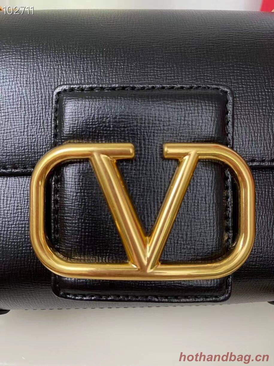 VALENTINO GARAVANI Stud Sign Grained Calfskin Shoulder Bag V0196 black VALENTINO GARAVANI Stud Sign Grained Calfskin Shoulder Bag V0196 black