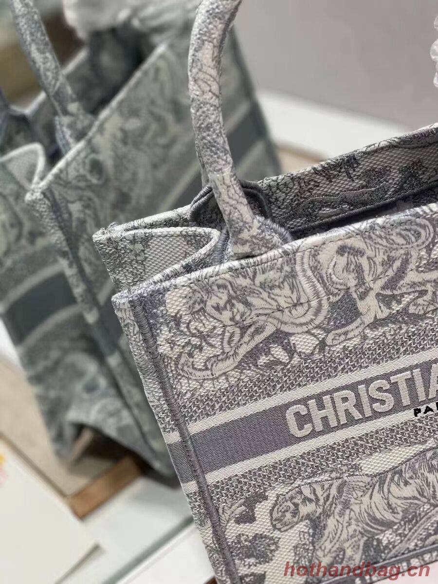 SMALL DIOR BOOK TOTE Embroidery C1331-2 SMALL DIOR BOOK TOTE Embroidery C1331-2