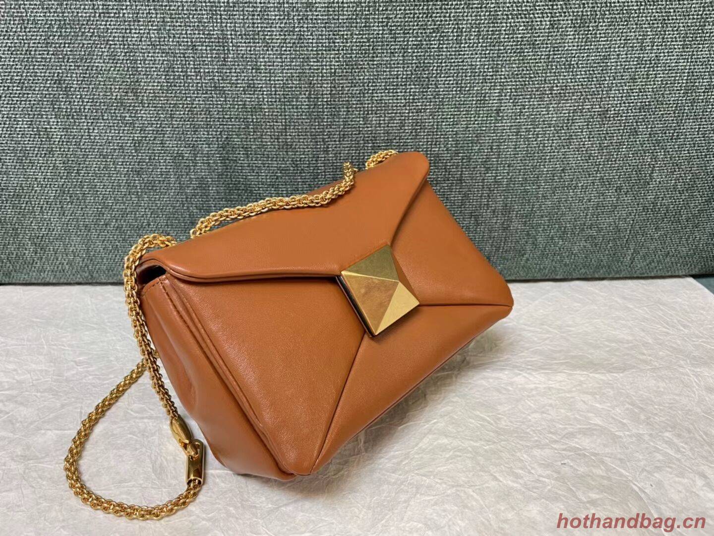 VALENTINO GARAVANI One Stud Sheepskin Shoulder Bag XW0B0K21 Caramel VALENTINO GARAVANI One Stud Sheepskin Shoulder Bag XW0B0K21 Caramel