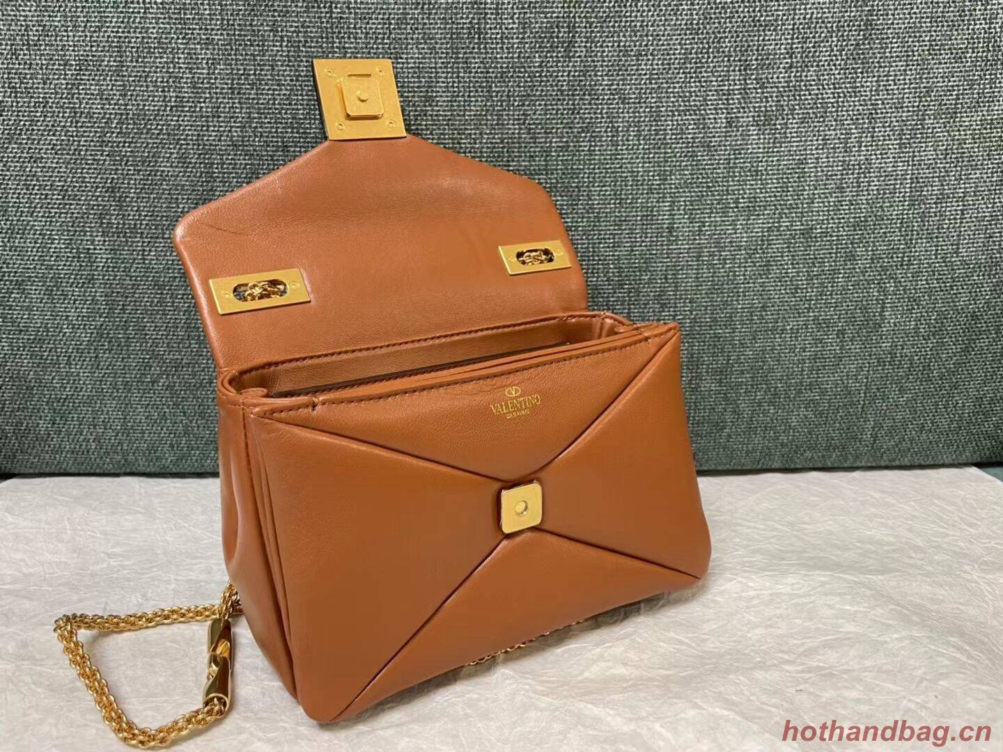 VALENTINO GARAVANI One Stud Sheepskin Shoulder Bag XW0B0K21 Caramel VALENTINO GARAVANI One Stud Sheepskin Shoulder Bag XW0B0K21 Caramel