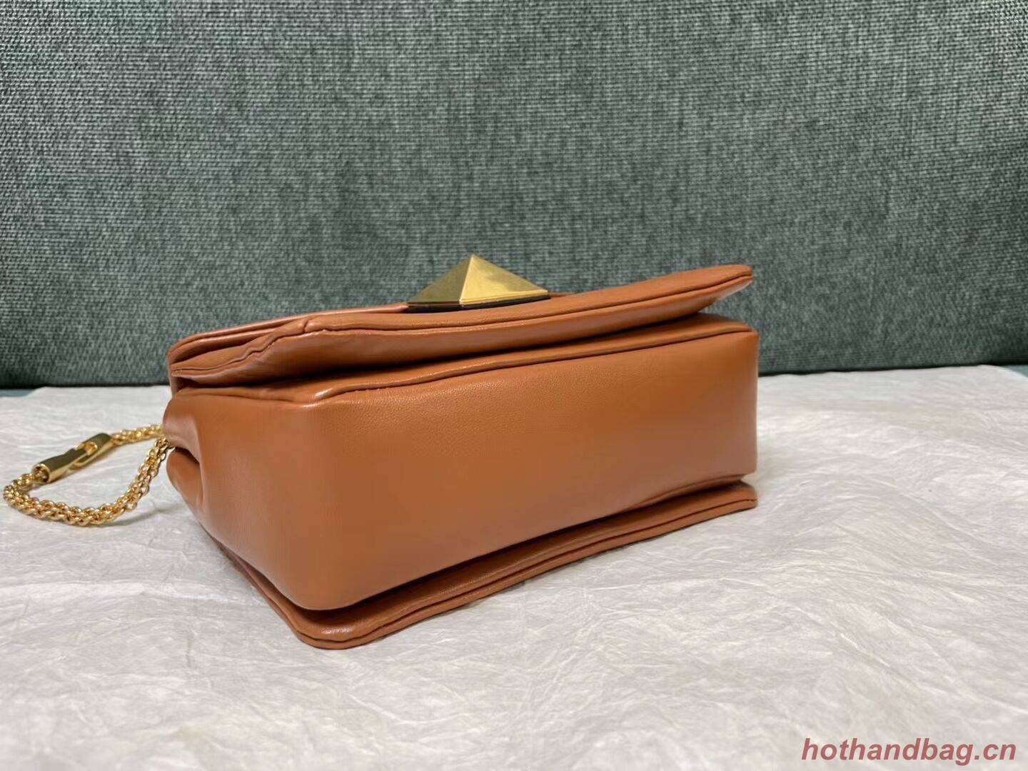 VALENTINO GARAVANI One Stud Sheepskin Shoulder Bag XW0B0K21 Caramel VALENTINO GARAVANI One Stud Sheepskin Shoulder Bag XW0B0K21 Caramel