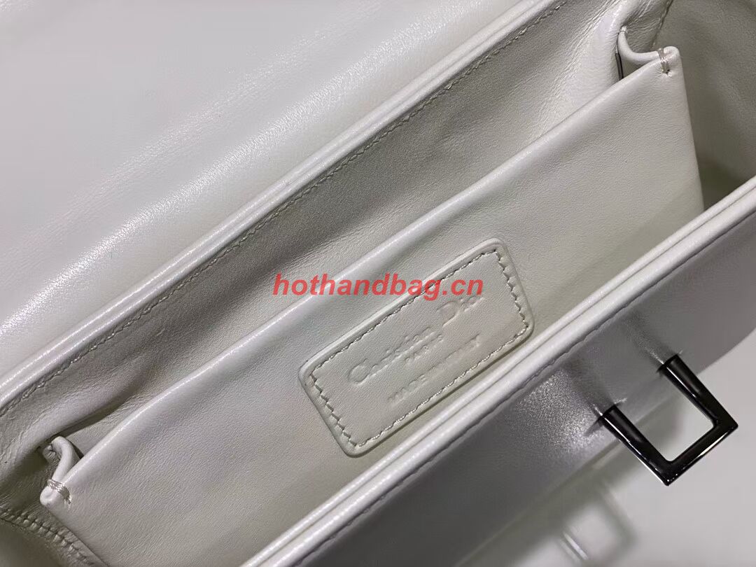 DIOR 30 MONTAIGNE BOX BAG WITH HANDLE Latte Maxicannage Lambskin M9218B WHITE DIOR 30 MONTAIGNE BOX BAG WITH HANDLE Latte Maxicannage Lambskin M9218B WHITE