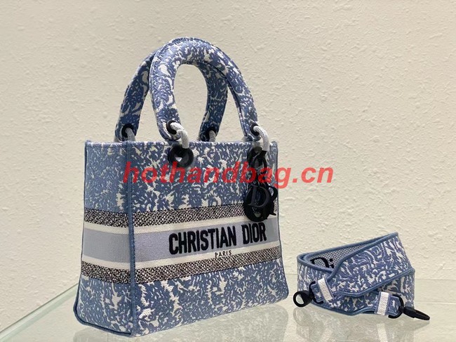MEDIUM LADY D-LITE BAG Blue Dior Brocart Denim-Effect Embroidery M0565