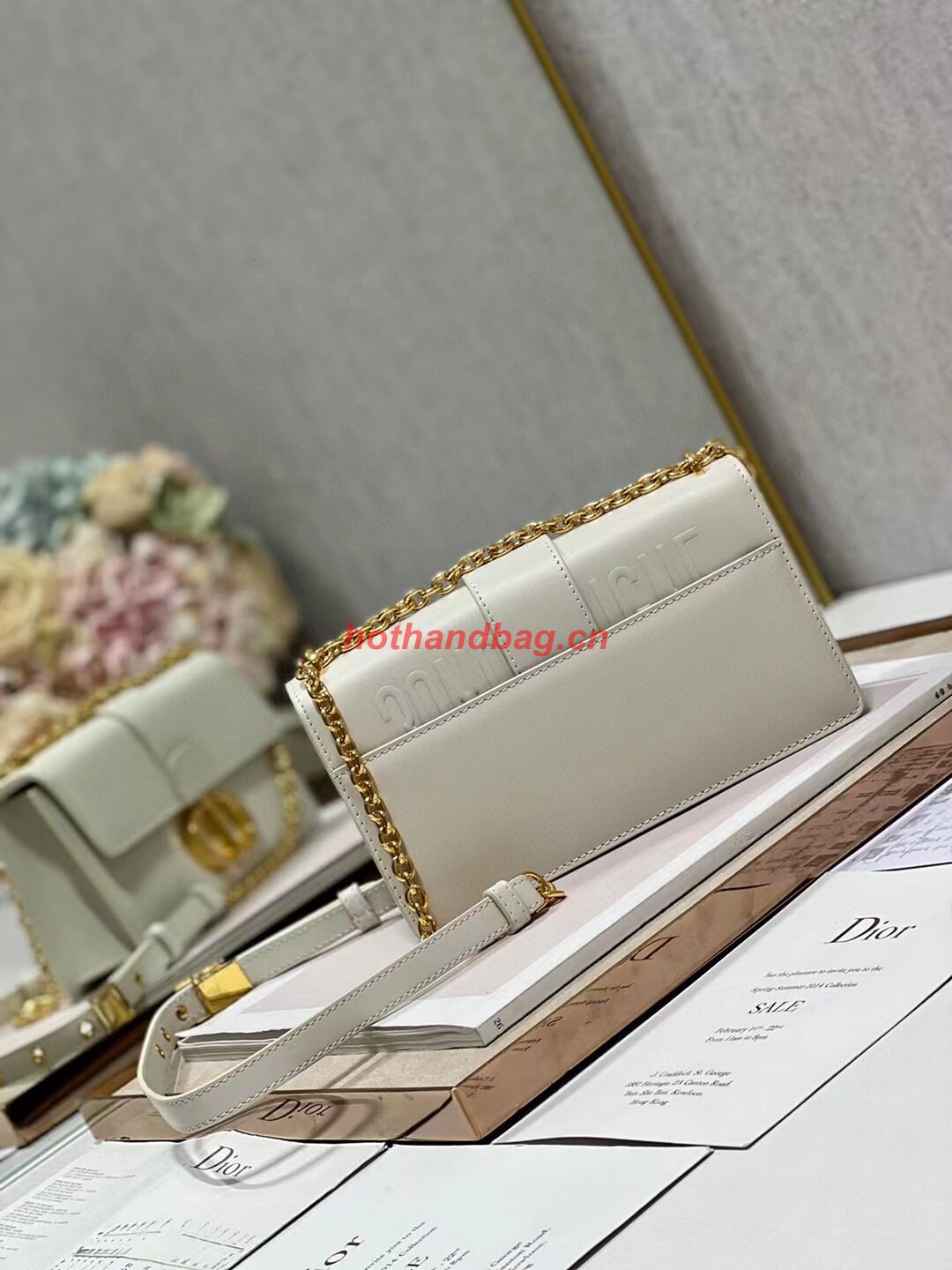 DIOR 30 MONTAIGNE EAST-WEST BAG WITH CHAIN Calfskin M9334 Latte DIOR 30 MONTAIGNE EAST-WEST BAG WITH CHAIN Calfskin M9334 Latte