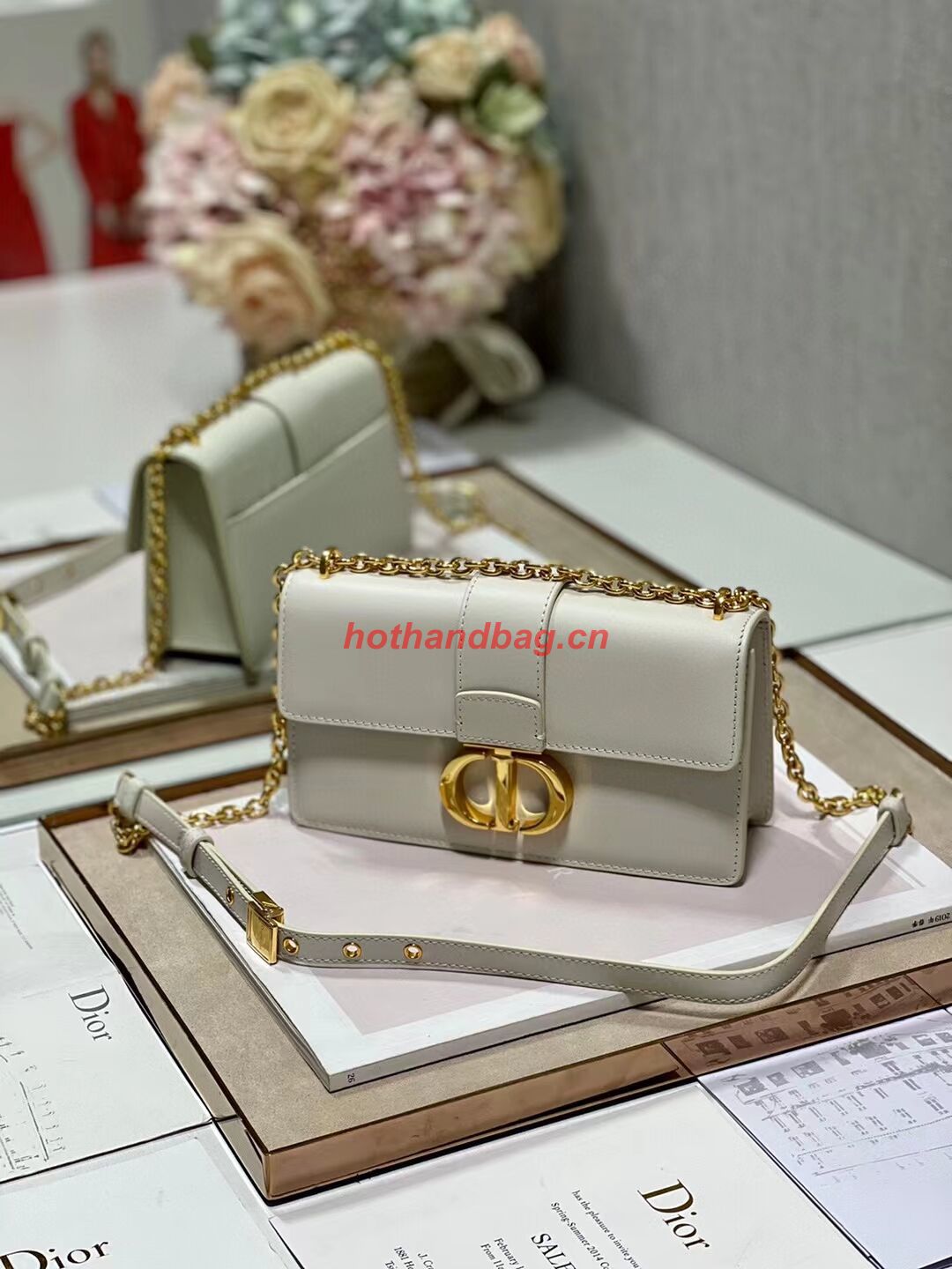 DIOR 30 MONTAIGNE EAST-WEST BAG WITH CHAIN Calfskin M9334 Latte DIOR 30 MONTAIGNE EAST-WEST BAG WITH CHAIN Calfskin M9334 Latte