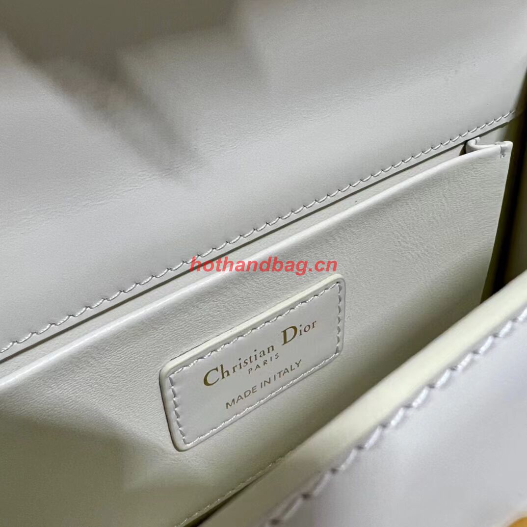 DIOR 30 MONTAIGNE EAST-WEST BAG WITH CHAIN Calfskin M9334 Latte DIOR 30 MONTAIGNE EAST-WEST BAG WITH CHAIN Calfskin M9334 Latte