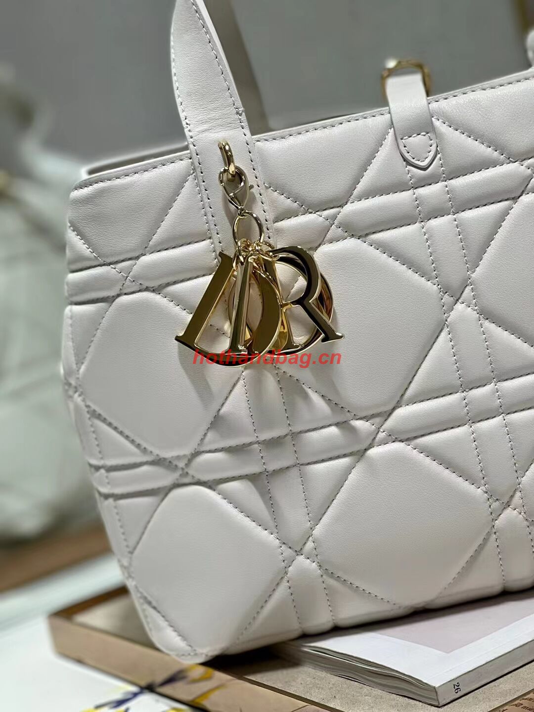 DIOR TOP HANDLE MEDIUM BAG Latte Cannage Lambskin C0089 WHITE&GOLD DIOR TOP HANDLE MEDIUM BAG Latte Cannage Lambskin C0089 WHITE&GOLD