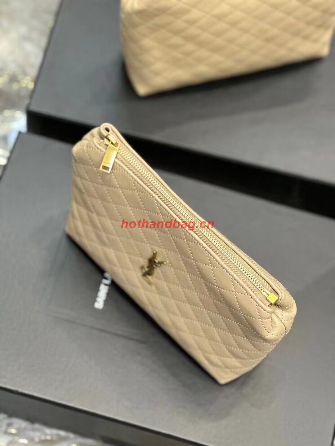 SAINT LAUREN SADE LARGE CLUTCH IN LAMBSKIN Y433955 Beige SAINT LAUREN SADE LARGE CLUTCH IN LAMBSKIN Y433955 Beige