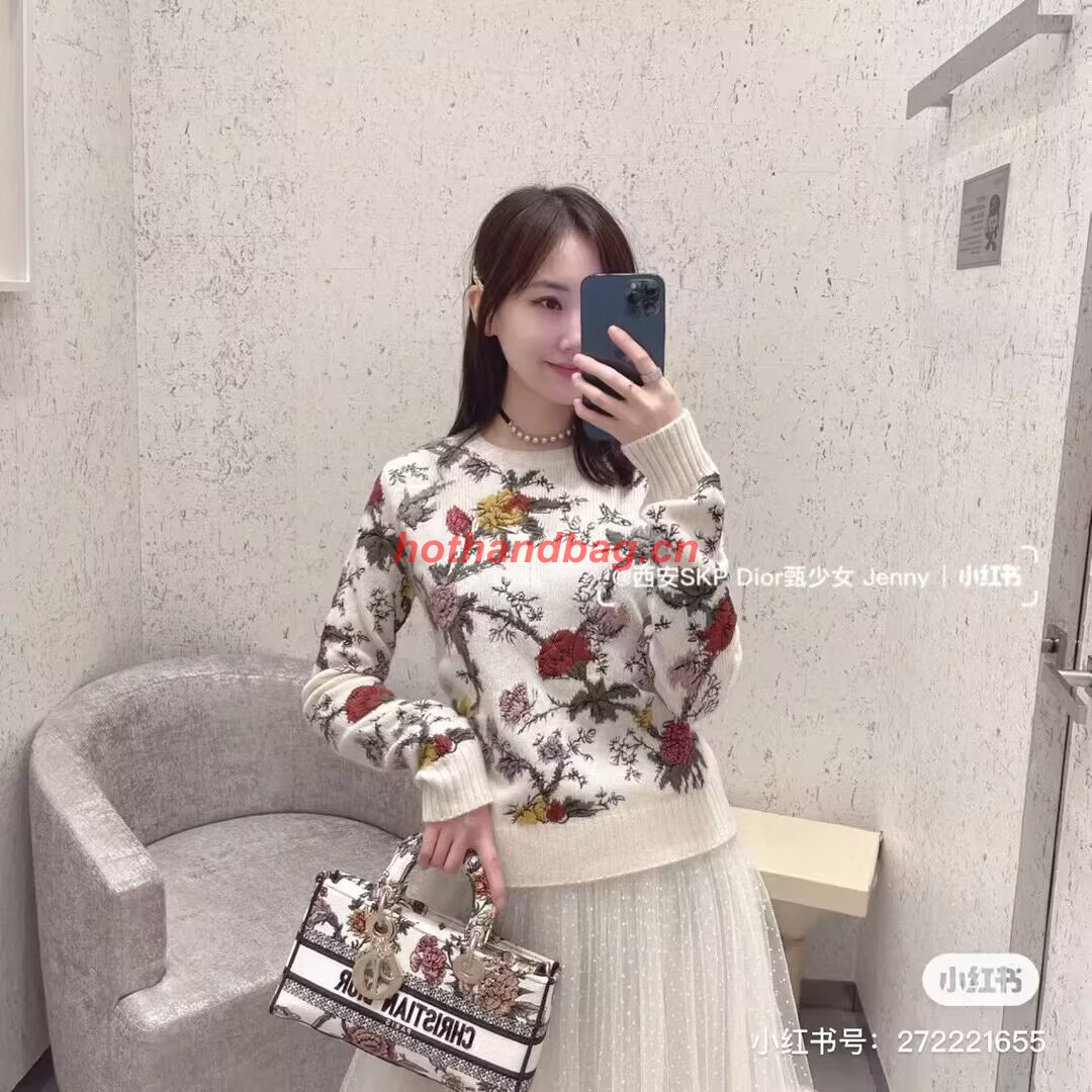 Dior MEDIUM LADY D-JOY BAG Multicolor Petites Fleurs Embroidery M0540ON Dior MEDIUM LADY D-JOY BAG Multicolor Petites Fleurs Embroidery M0540ON