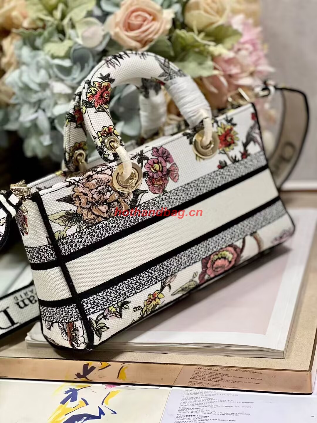 Dior MEDIUM LADY D-JOY BAG Multicolor Petites Fleurs Embroidery M0540ON Dior MEDIUM LADY D-JOY BAG Multicolor Petites Fleurs Embroidery M0540ON