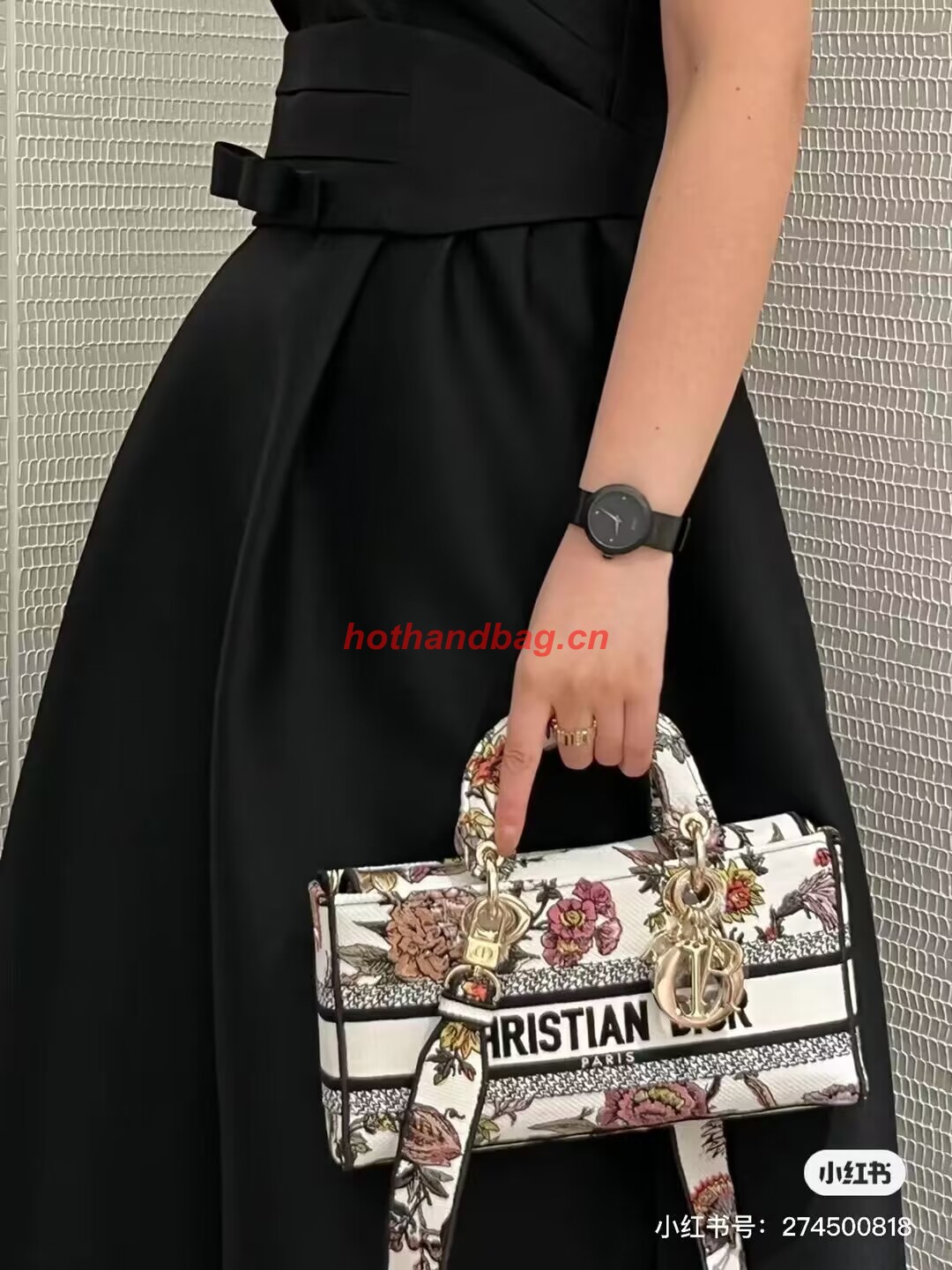 Dior MEDIUM LADY D-JOY BAG Multicolor Petites Fleurs Embroidery M0540ON Dior MEDIUM LADY D-JOY BAG Multicolor Petites Fleurs Embroidery M0540ON