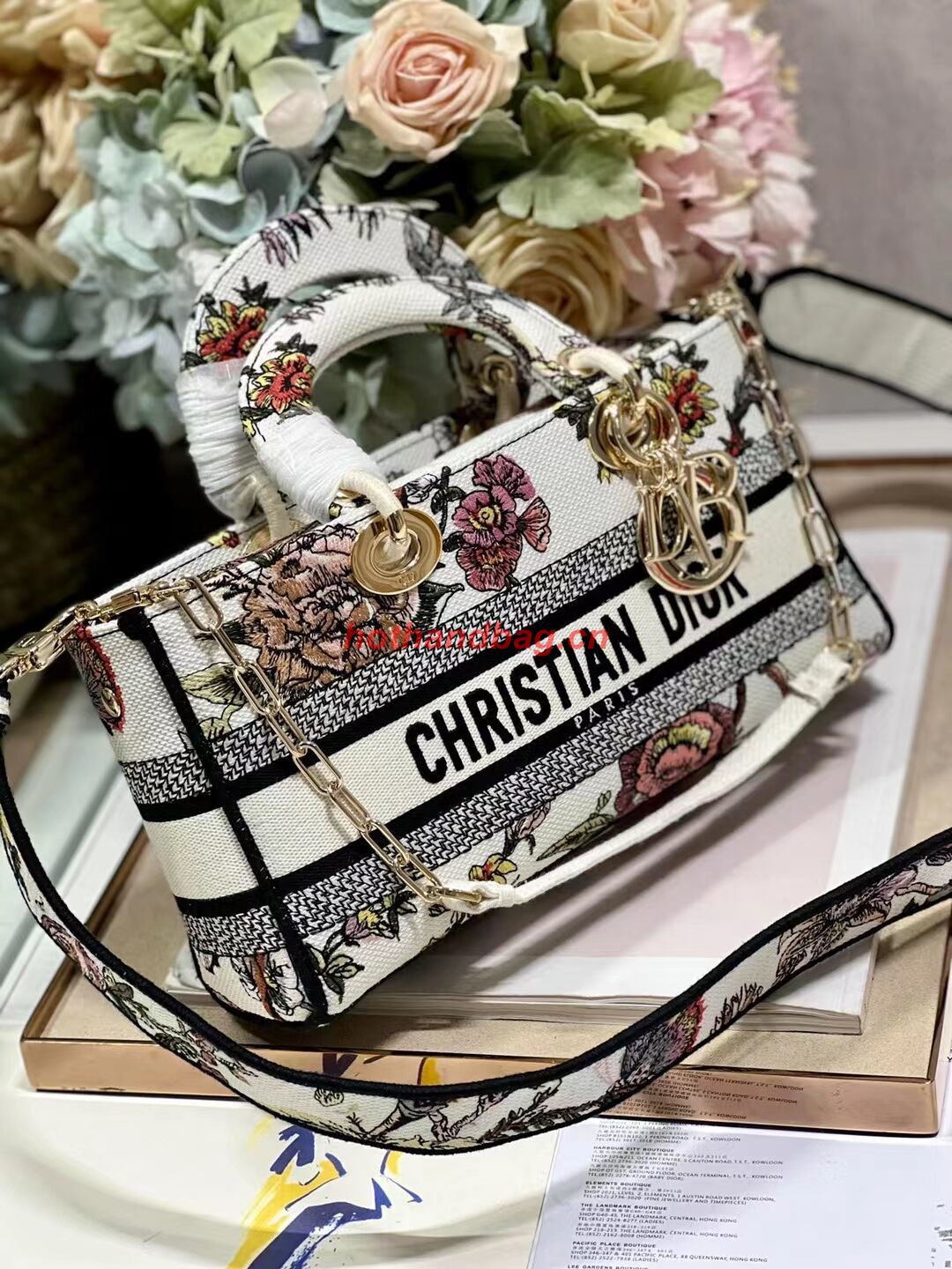 Dior MEDIUM LADY D-JOY BAG Multicolor Petites Fleurs Embroidery M0540ON Dior MEDIUM LADY D-JOY BAG Multicolor Petites Fleurs Embroidery M0540ON