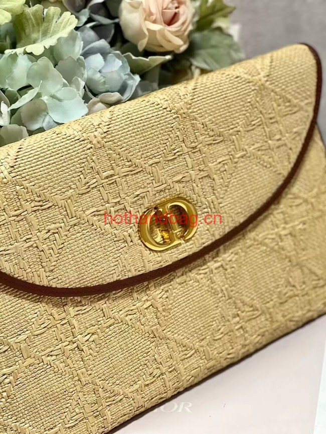 30 MONTAIGNE AVENUE POUCH WITH FLAP Natural Cannage Raffia S2191UCN 30 MONTAIGNE AVENUE POUCH WITH FLAP Natural Cannage Raffia S2191UCN