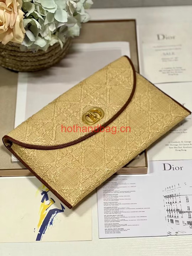 30 MONTAIGNE AVENUE POUCH WITH FLAP Natural Cannage Raffia S2191UCN 30 MONTAIGNE AVENUE POUCH WITH FLAP Natural Cannage Raffia S2191UCN