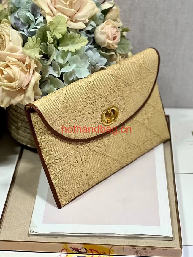 30 MONTAIGNE AVENUE POUCH WITH FLAP Natural Cannage Raffia S2191UCN 30 MONTAIGNE AVENUE POUCH WITH FLAP Natural Cannage Raffia S2191UCN