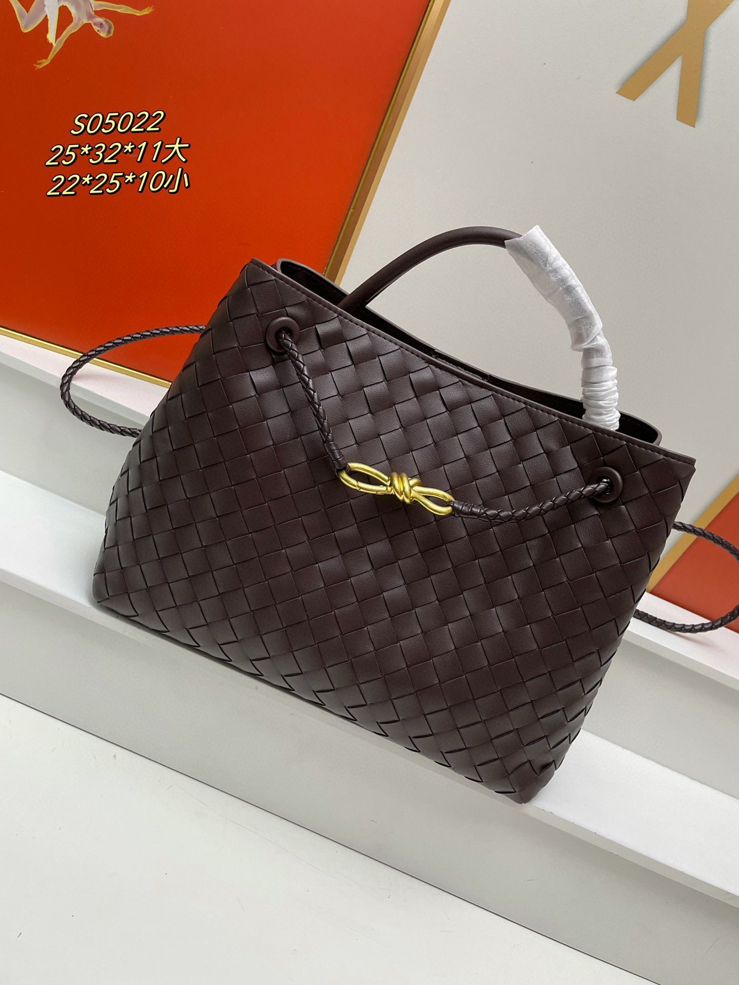 Bottega Veneta Andiamo Small Intrecciato Leather Tote 743572 Dark Brown Bottega Veneta Andiamo Small Intrecciato Leather Tote 743572 Dark Brown