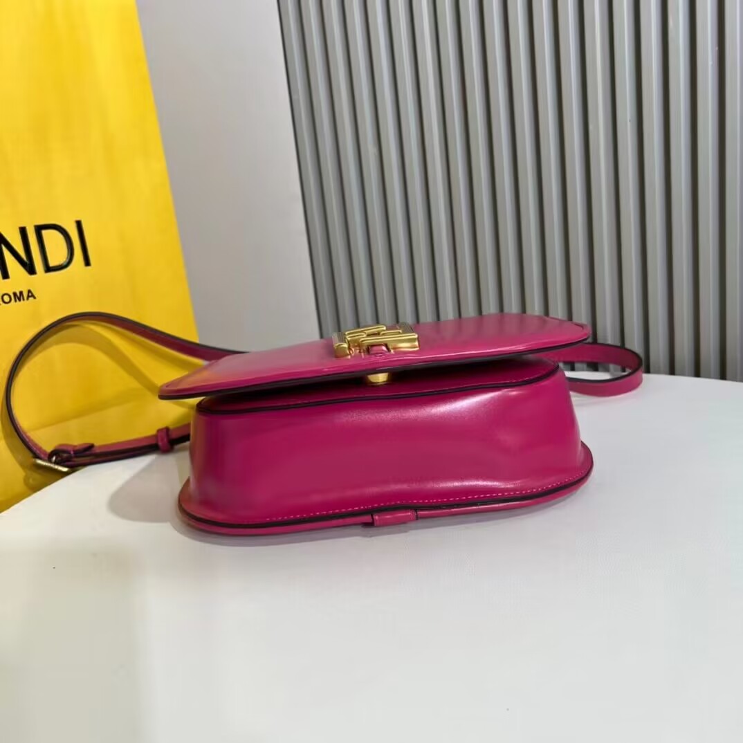 Fendi C mon Medium 8BT366 Fuchsia Fendi C mon Medium 8BT366 Fuchsia