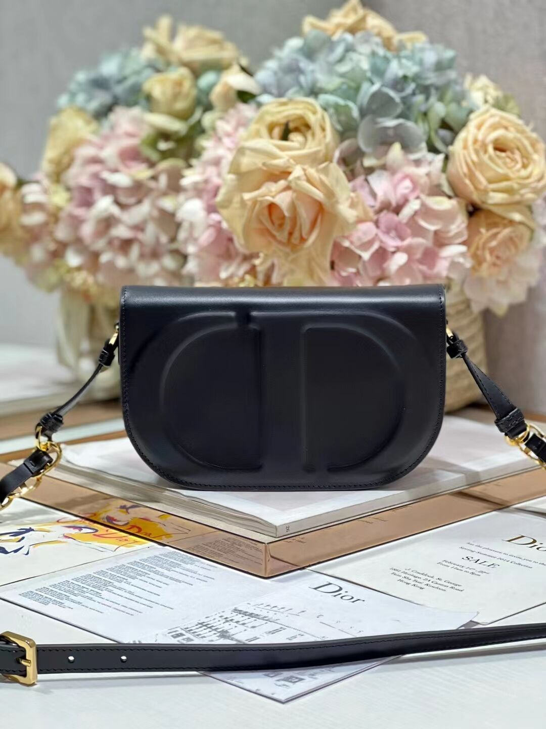 DIOR CD SIGNATURE BAG WITH STRAP Black CD-Embossed Box Calfskin M9280UZ DIOR CD SIGNATURE BAG WITH STRAP Black CD-Embossed Box Calfskin M9280UZ