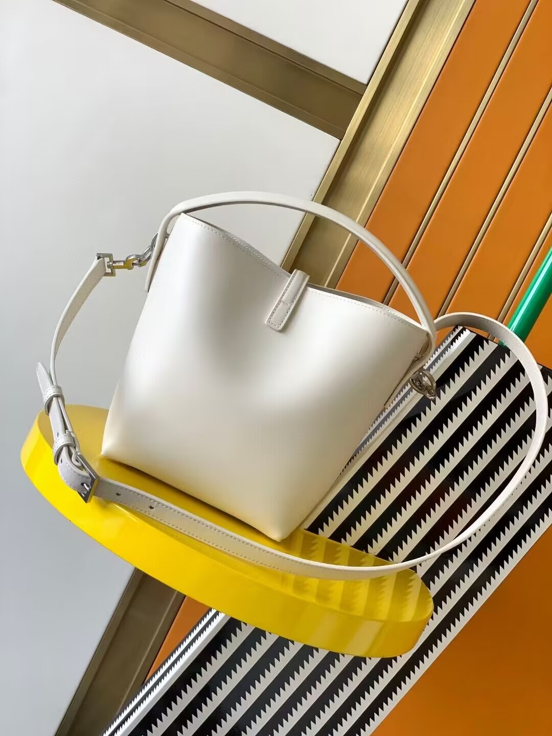 SAINT LAURENT LE 37 SMALL IN SHINY LEATHER 7490362 WHITE SAINT LAURENT LE 37 SMALL IN SHINY LEATHER 7490362 WHITE