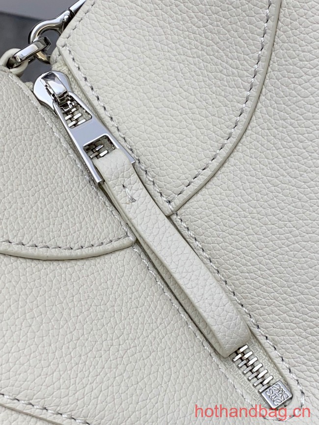 Loewe Classic Soft grain cow leather Hammock bag 46622 white