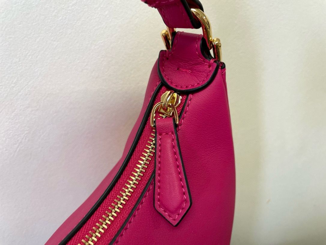 Fendi Fendigraphy Small Fuchsia leather bag 7AS089A Fendi Fendigraphy Small Fuchsia leather bag 7AS089A