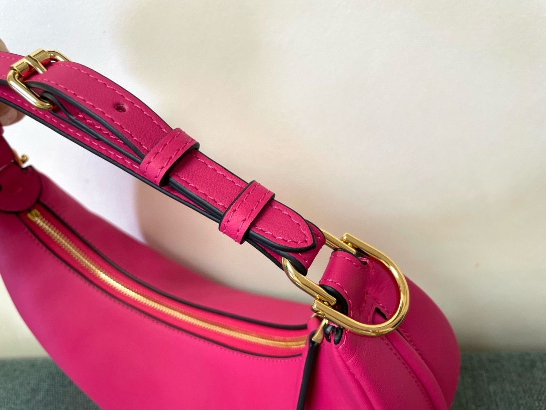 Fendi Fendigraphy Small Fuchsia leather bag 7AS089A Fendi Fendigraphy Small Fuchsia leather bag 7AS089A