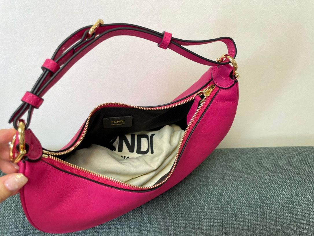 Fendi Fendigraphy Small Fuchsia leather bag 7AS089A Fendi Fendigraphy Small Fuchsia leather bag 7AS089A