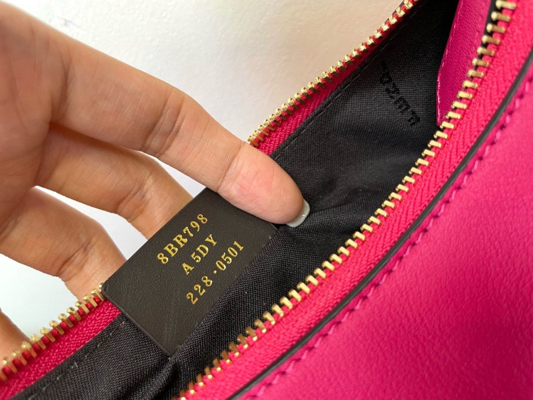 Fendi Fendigraphy Small Fuchsia leather bag 7AS089A Fendi Fendigraphy Small Fuchsia leather bag 7AS089A