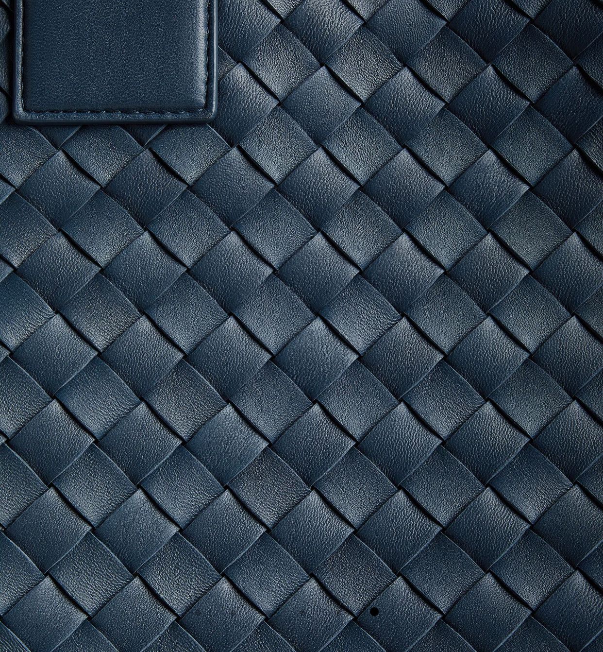 BOTTEGA VENETA Maxi Cabat Intreccio Leather Tote Bag 787115 Deep Blue BOTTEGA VENETA Maxi Cabat Intreccio Leather Tote Bag 787115 Deep Blue