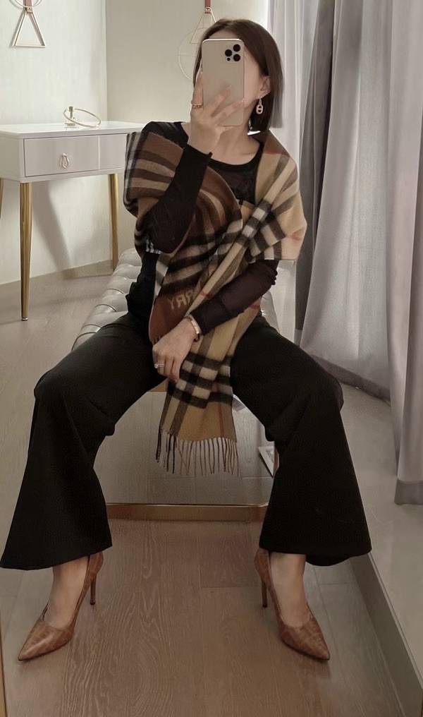 Burberry Scarf BBC00170 Burberry Scarf BBC00170