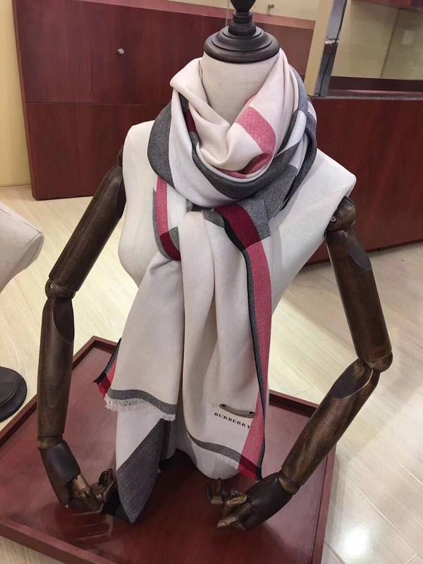 Burberry Scarf BBC00187 Burberry Scarf BBC00187