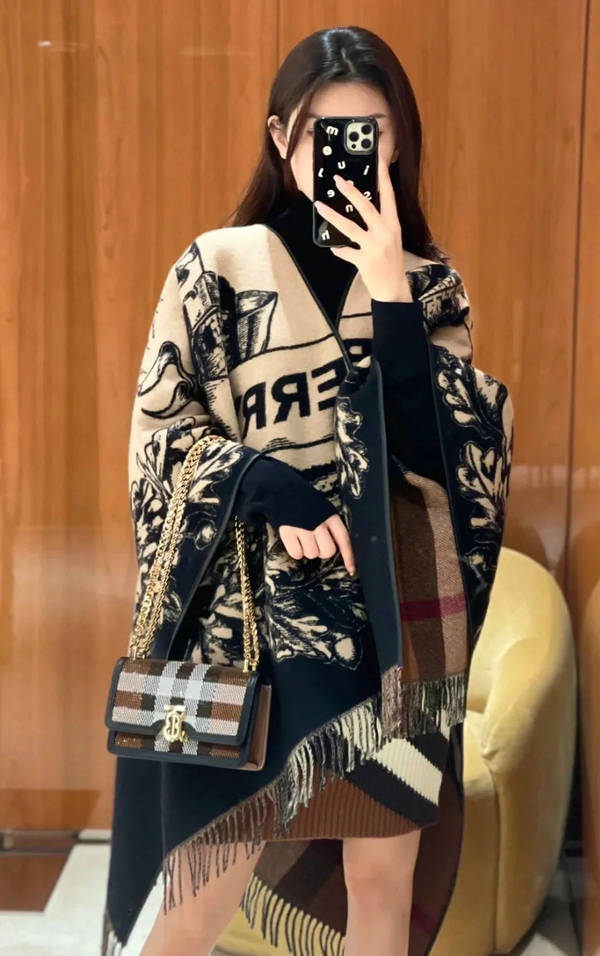 Burberry Cloak BBC00205 Burberry Cloak BBC00205