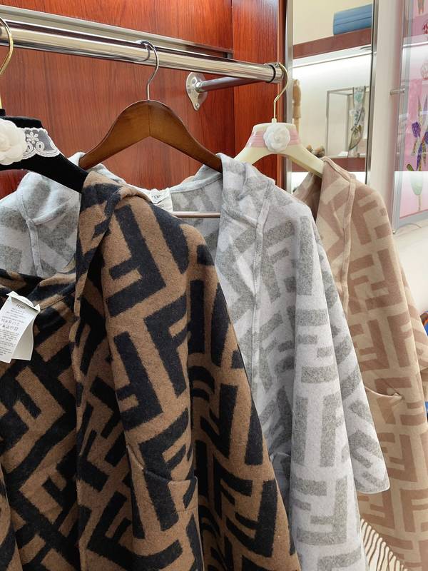 Fendi Cloak FDC00138 Fendi Cloak FDC00138