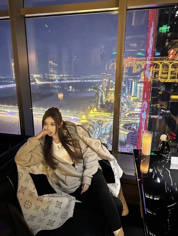 Louis Vuitton Top Quality Overcoat LVY00037 Louis Vuitton Top Quality Overcoat LVY00037