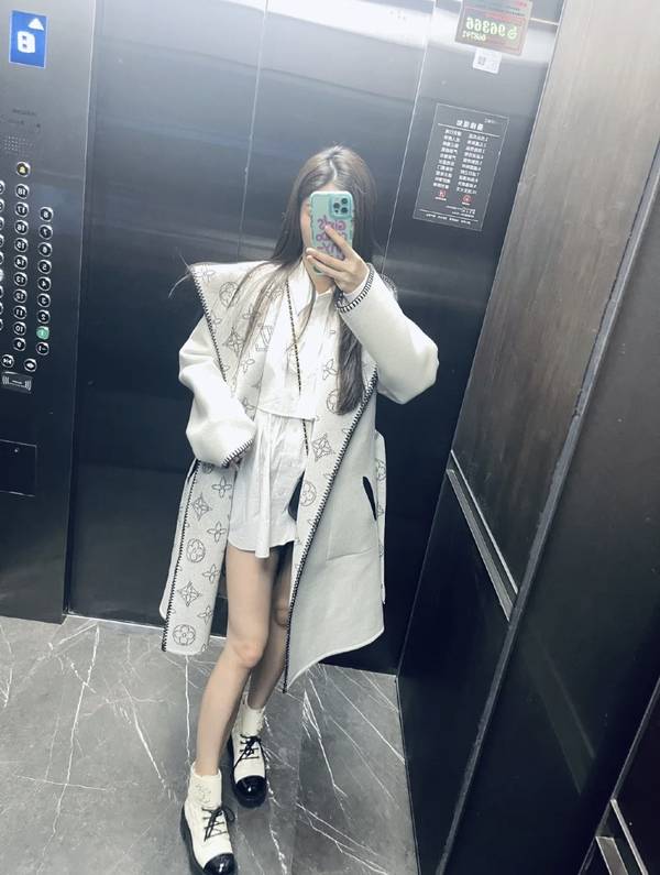 Louis Vuitton Top Quality Overcoat LVY00037 Louis Vuitton Top Quality Overcoat LVY00037