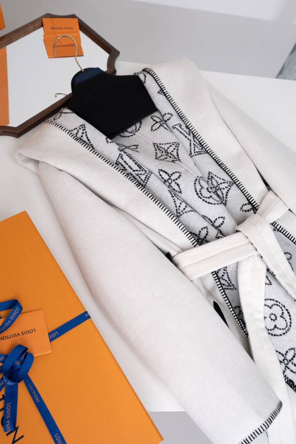 Louis Vuitton Top Quality Overcoat LVY00037 Louis Vuitton Top Quality Overcoat LVY00037