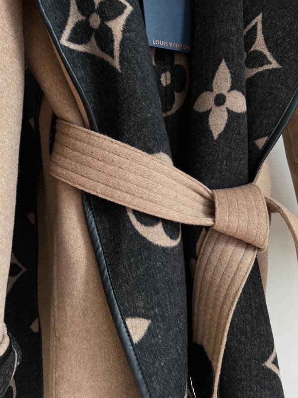 Louis Vuitton Top Quality Overcoat LVY00040 Louis Vuitton Top Quality Overcoat LVY00040